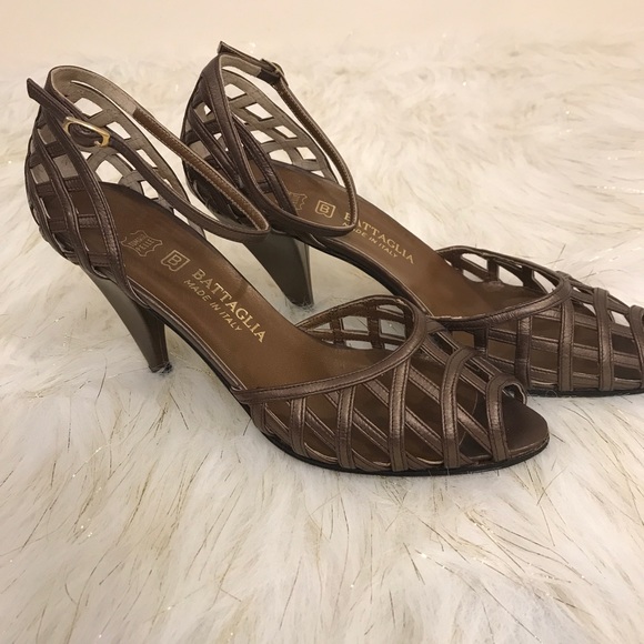 BATTAGLIA STRAPPY PUMPS - Picture 2 of 7